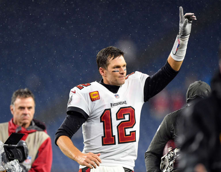 Buccaneers' Tom Brady Breaks Drew Brees' Completion Record, Throws