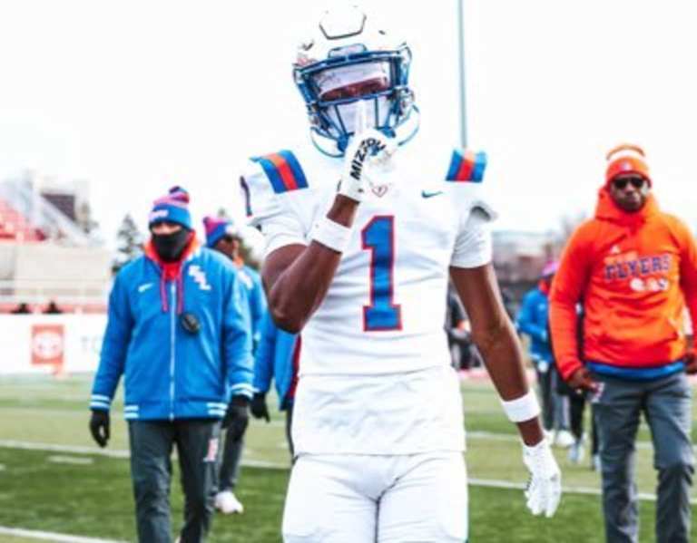 2027 WR Baker plans to visit West Virginia after offer