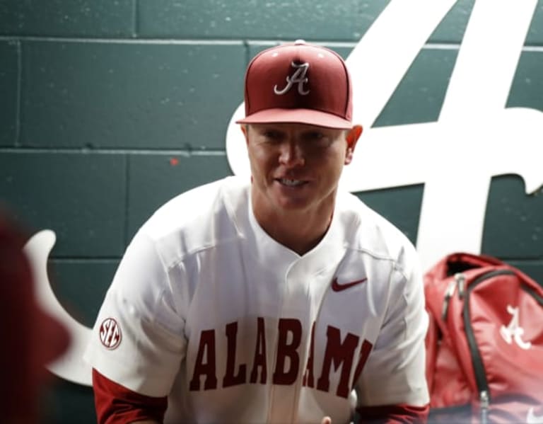 Alabama Owen Diodati (16) runs to first during an NCAA baseball