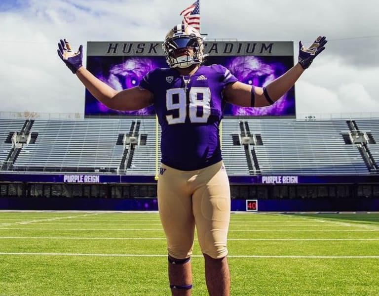 Texas defensive lineman Omar Khan commits to Washington