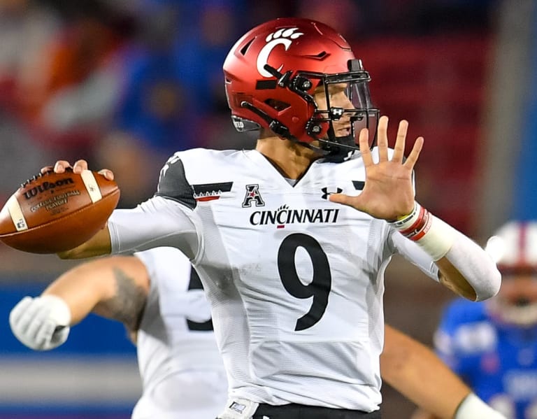 Cincinnati, Ohio, USA. 8th Oct, 2021. Cincinnati QB Desmond Ridder