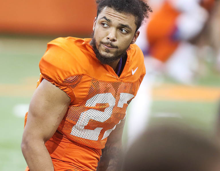 TigerIllustrated - Clemson Running Back Hits The Transfer Portal