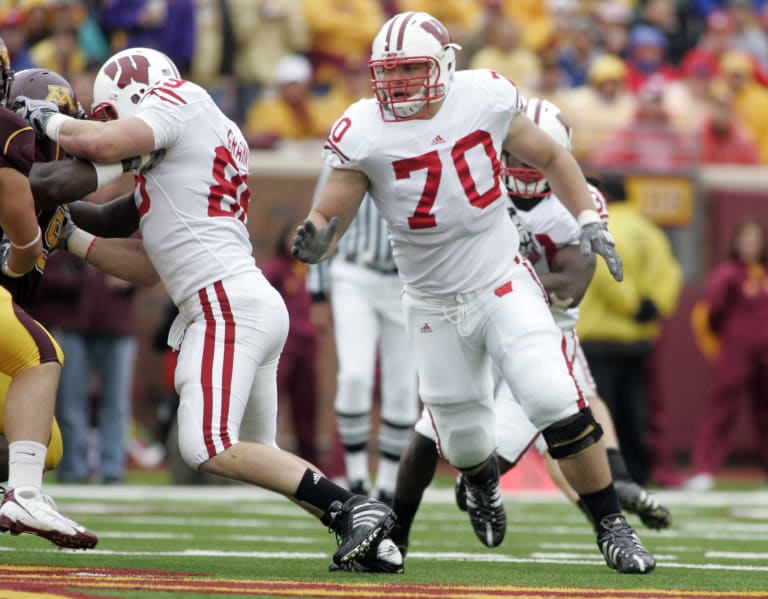 NFL: Former Badgers offensive lineman Kevin Zeitler signs with