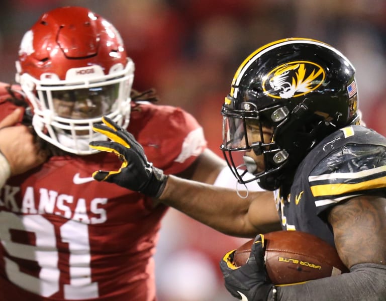 What Is The Score Of Arkansas Razorbacks Game Against Missouri?