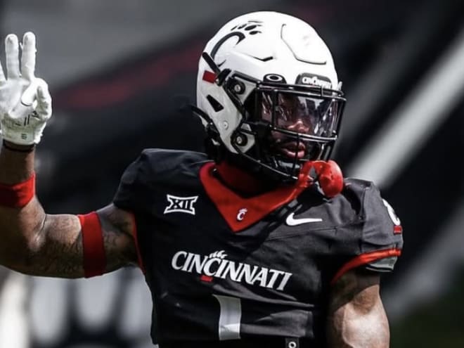 Arkansas signs Cincinnati transfer defensive back Jordan Young