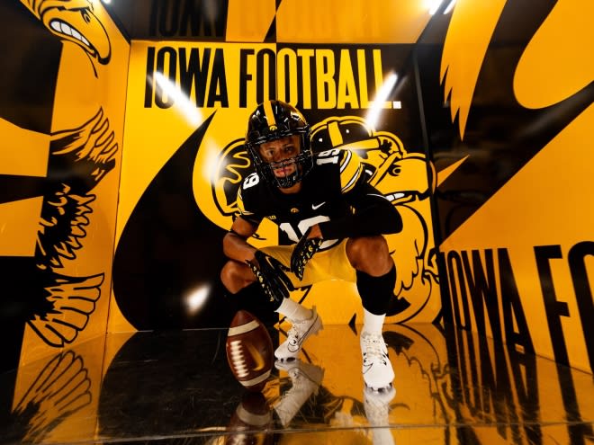 Three-Star ATH Mason Woods Signs with Iowa