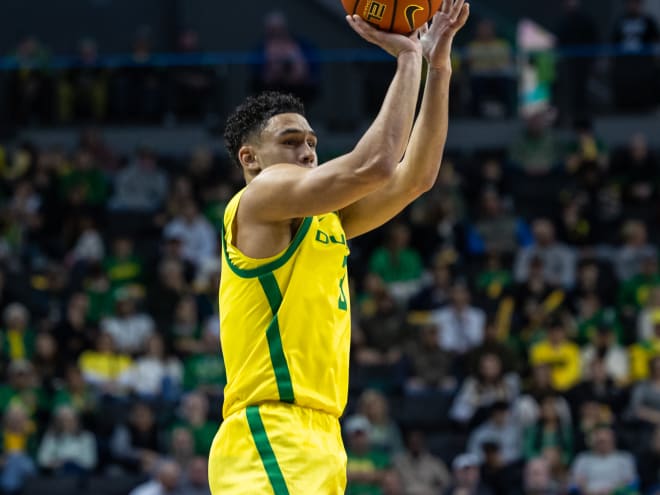 Duck men drop first game to UCLA 73-71