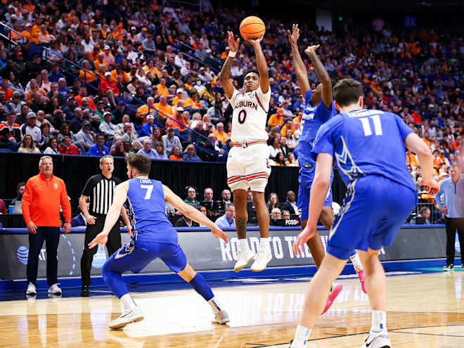 Pettiford leads AU to the Sweet 16