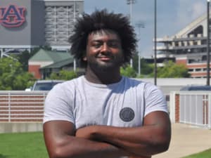 Mississippi DL commits to Auburn