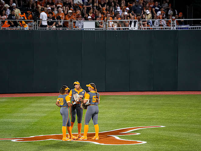 How to watch, what to know about Tennessee softball vs. Texas in the WCWS