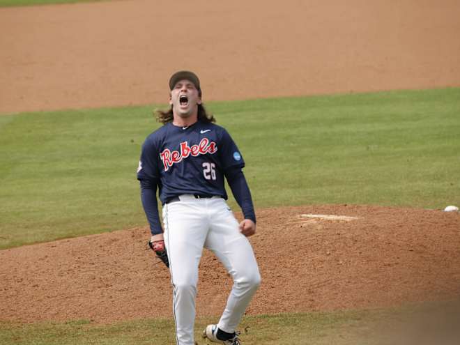Elliott's grit, Rebels' power surge keep Ole Miss' hopes alive