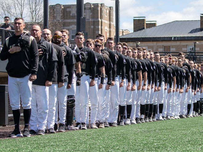 Baseball Explodes for Win on Sunday Against Holy Cross