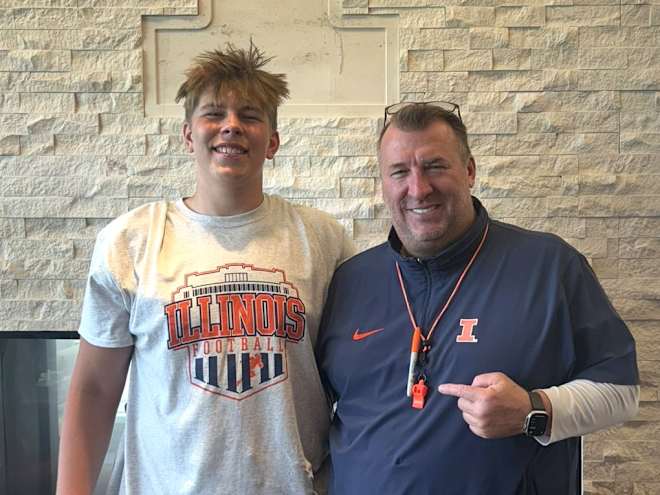 Four-star offensive lineman Cameron Wagner checks out Illinois