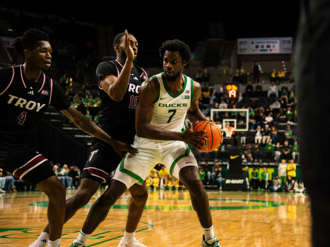 Oregon men improve to 4-0 with dominant win over Troy