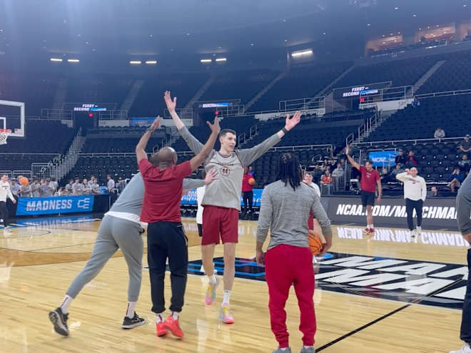 VIDEO: Arkansas players practice at NCAA Tournament