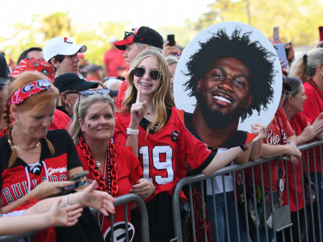 PHOTO GALLERY: The Dawg Walk