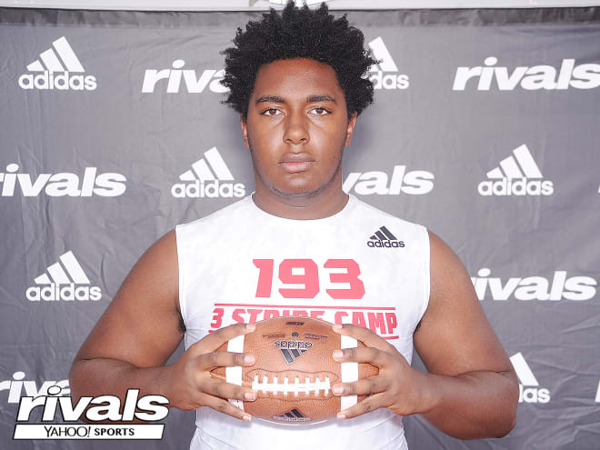 Michigan Football Recruiting: Junior Tackle Donovan Jackson Talks U-M
