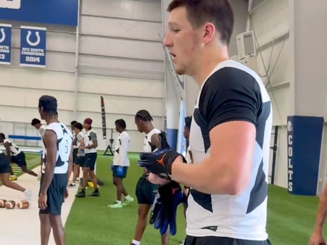 In-state Tennessee football TE commit wearing Florida gloves at camp
