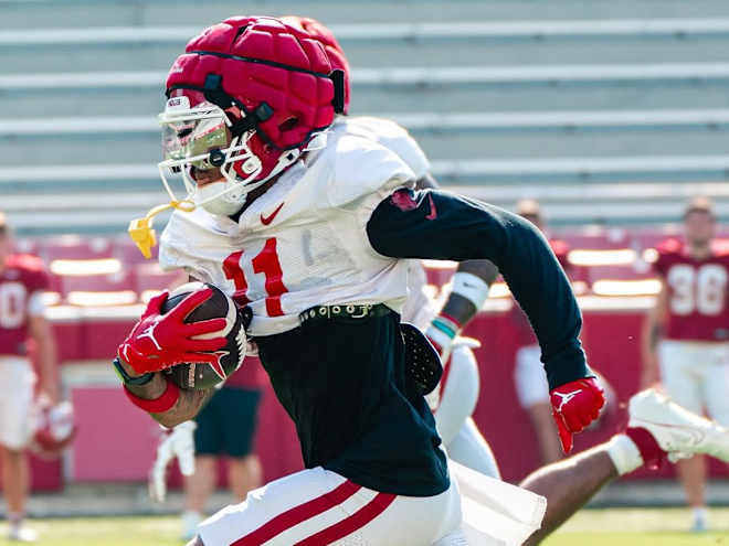 Arkansas WR forgoes remaining college eligibility