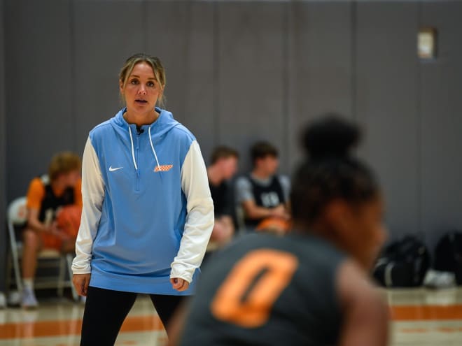 Lady Vols basketball receive votes but are outside first AP Poll