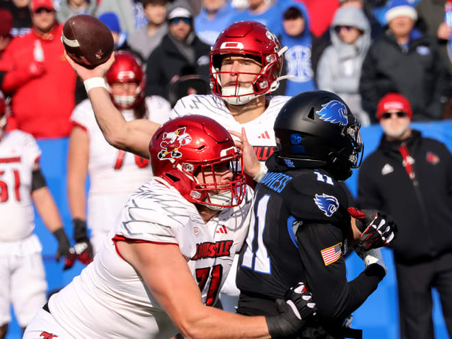 Cards romp 41-14, end losing skid against Cats