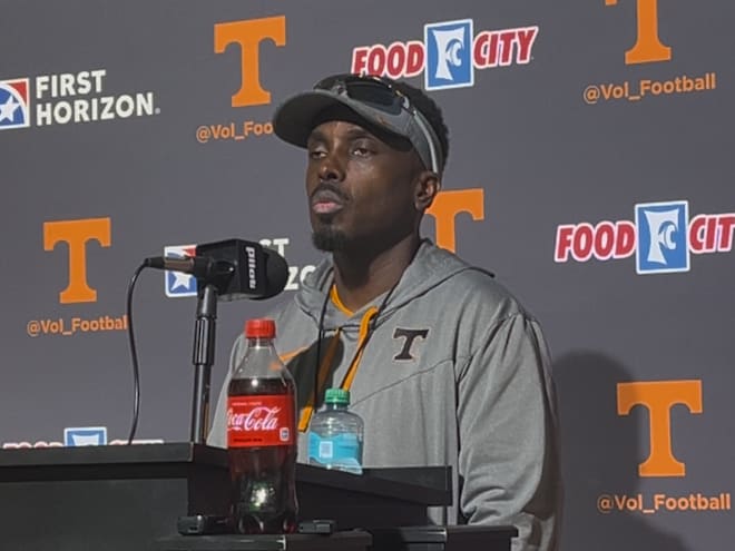 WATCH: Tennessee football DC Tim Banks, freshmen talk spring practice