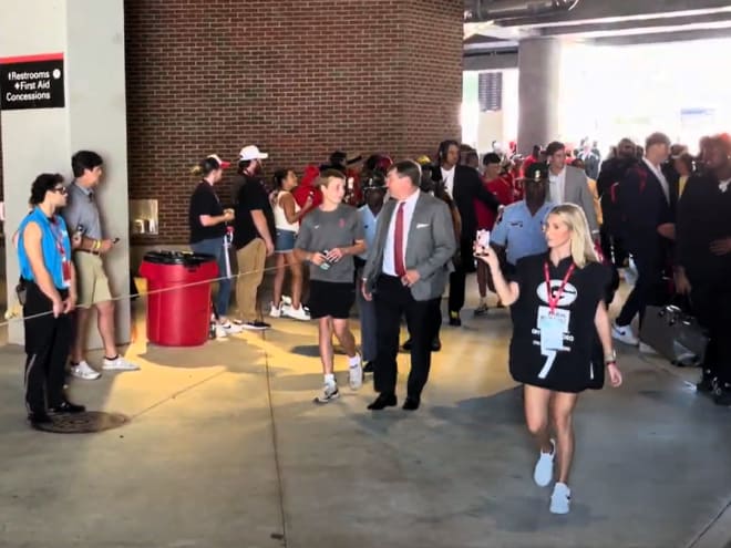 WATCH: Dawg Walk ahead of Auburn