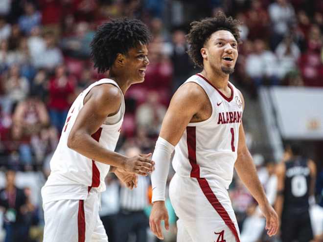 Unselfish Mark Sears takes Alabama's offense to another level