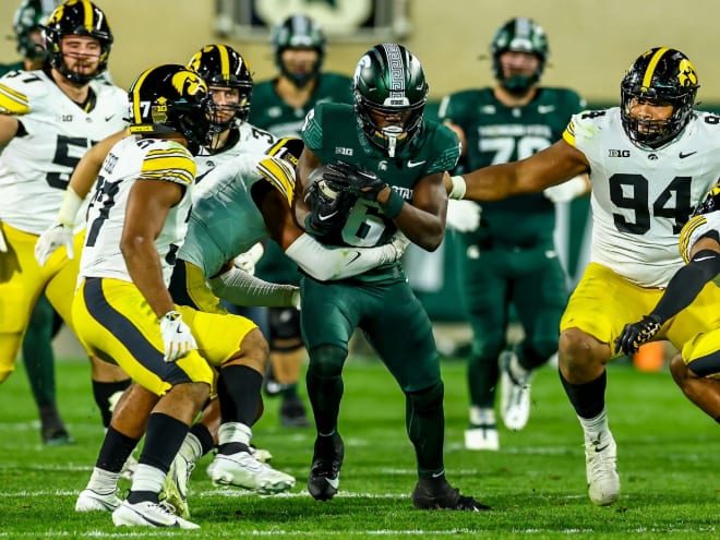 Michigan State downs Iowa 32-20 in record performance by Jonathan Kim