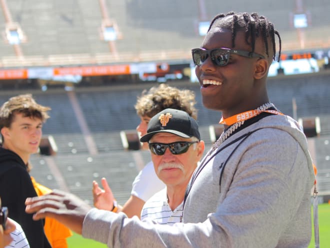 5-star OL David Sanders officially signs with Tennessee football