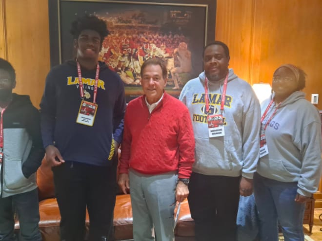 Texas lineman has refreshing Alabama visit