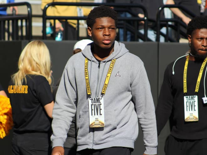 2027 Minnesota DL Talks Iowa Offer, Growing Recruitment