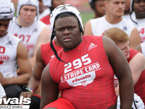 Texas DT discusses decision to commit to Ole Miss over Texas A&M, others