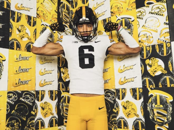 WR Dayton Howard commits to Iowa