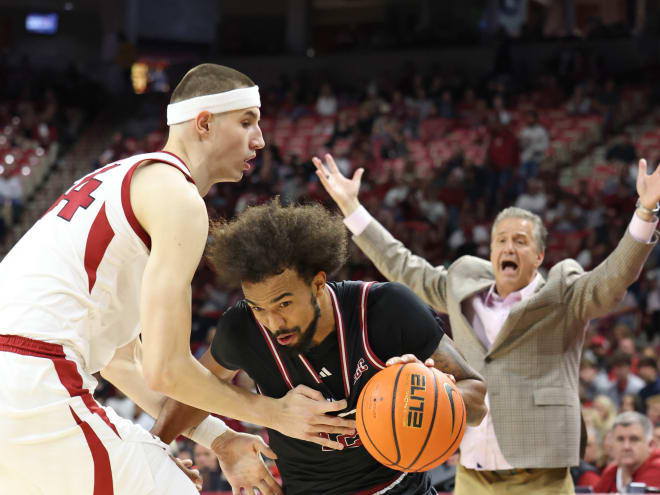 Arkansas picks up 65-49 win over Troy