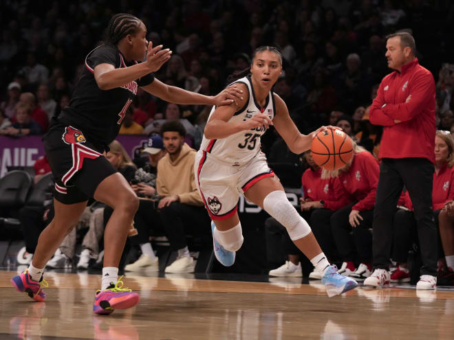 Fudd exits early; No. 2 UConn Women’s Hoops clips No. 22 Cardinals