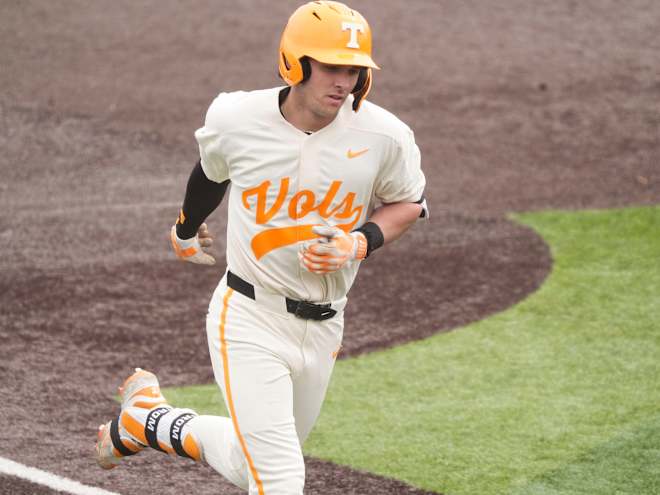 Tennessee baseball freshman walks off suspended Game 2 vs. Auburn