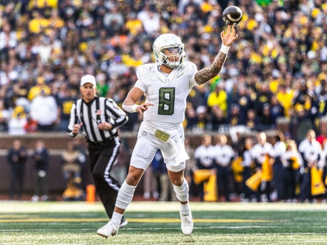 No. 1 Oregon rolls to 38-17 win at Michigan