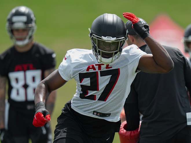 Falcons sign former Tennessee football EDGE James Pearce Jr.