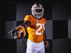 Tennessee 'one of the top schools on my list' for 4-star DL Jacolbe Cowan