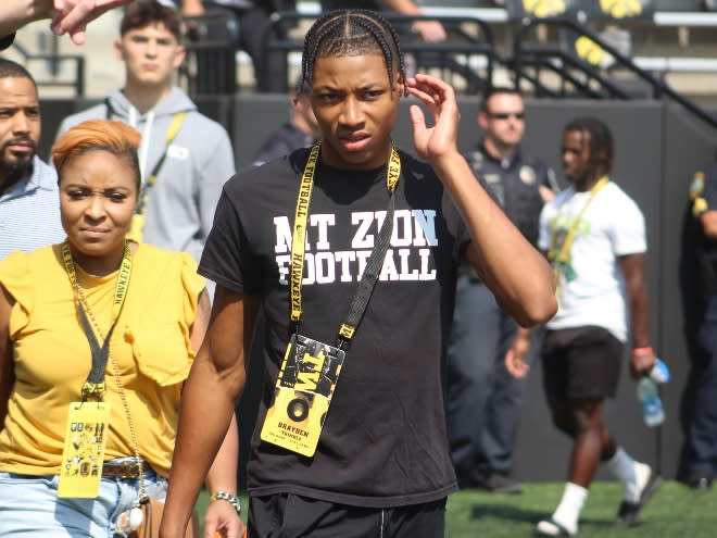 Ascending 2025 Wide Receiver Talks Iowa Offer, Game Day Visit