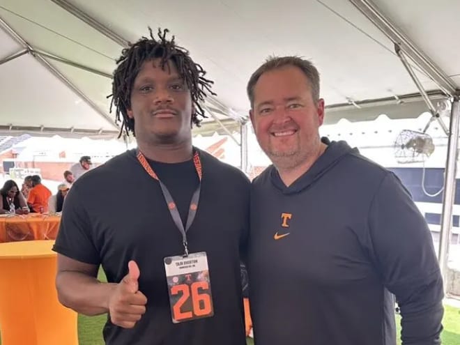 2026 4-star DL Tajh Overton builds relationships on 1st visit to Tennessee