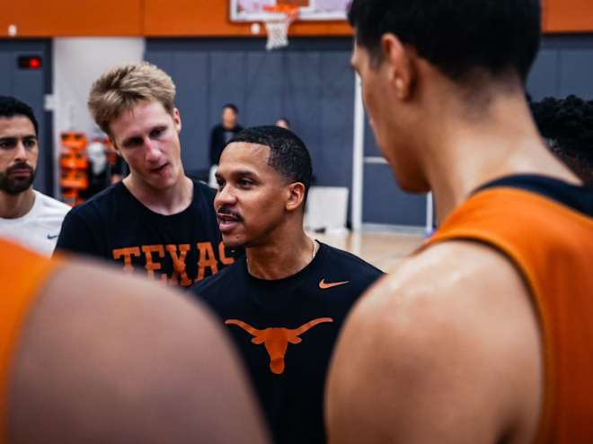 Arizona hires Texas assistant coach Brandon Chappell
