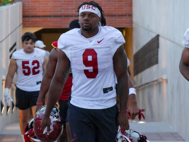 LB Raesjon Davis plans to redshirt rest of season but stay at USC next year