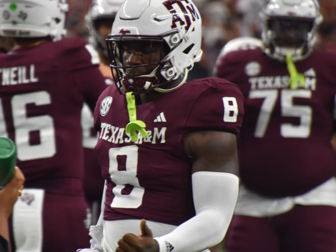 Moss runs to the rescue as Aggies outlast Hogs, 21-17