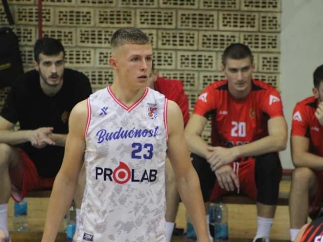 Arkansas adds Bosnian center