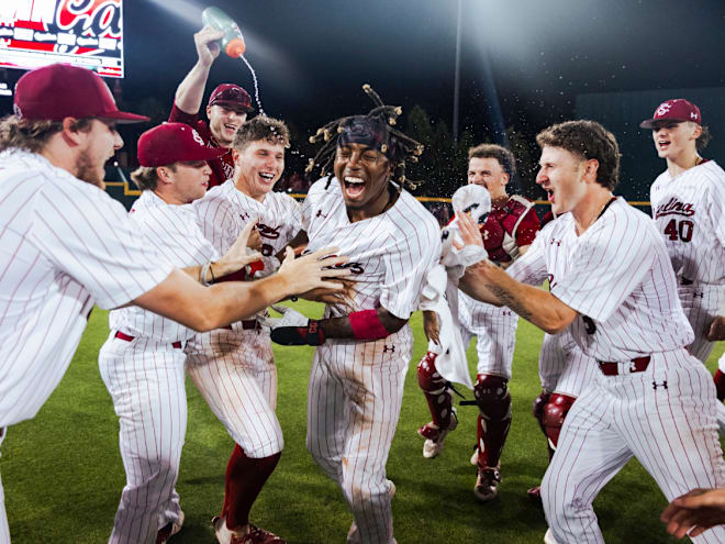 Gamecocks stun No. 1 LSU with ninth inning rally, win 6-5