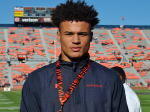 PHOTOS - Top underclassmen visit Auburn