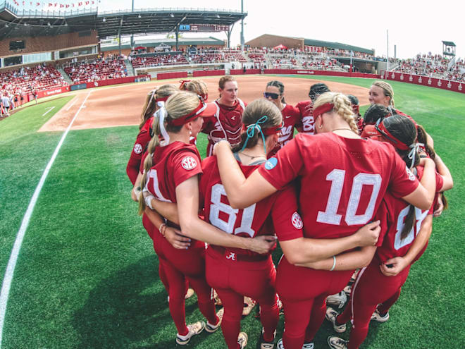 Oklahoma shuts down Alabama in first game of Norman Super Regional