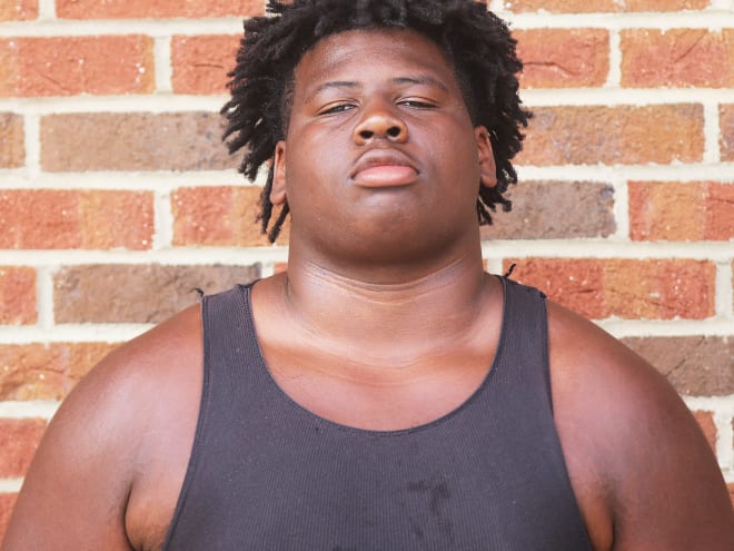 Mammoth 4-star offensive lineman sets Clemson visit